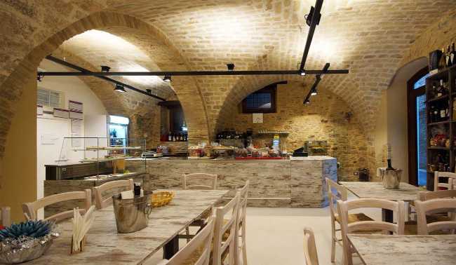Ristorante enogastromomico con archi